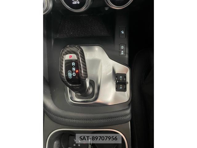 Jaguar E-PACE 2019-12 7454998-23