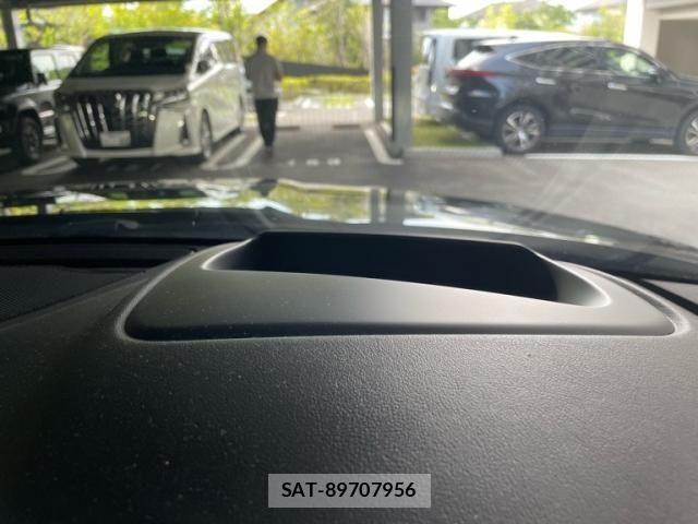 Jaguar E-PACE 2019-12 7454998-25