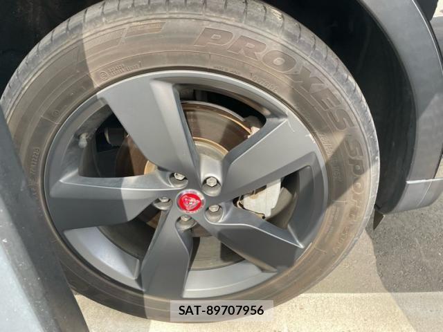 Jaguar E-PACE 2019-12 7454998-4