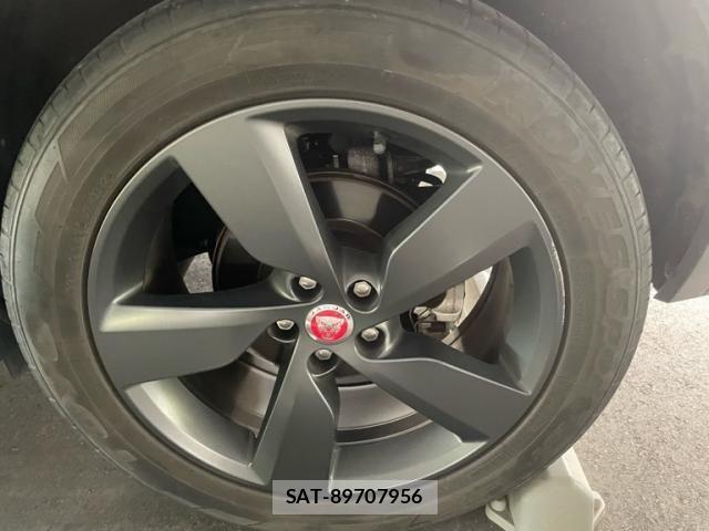 Jaguar E-PACE 2019-12 7454998-6