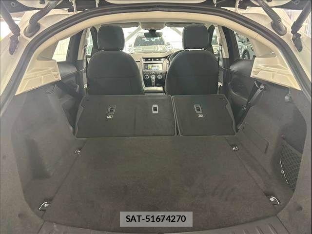 Jaguar E-PACE 2019-06 7724359-17