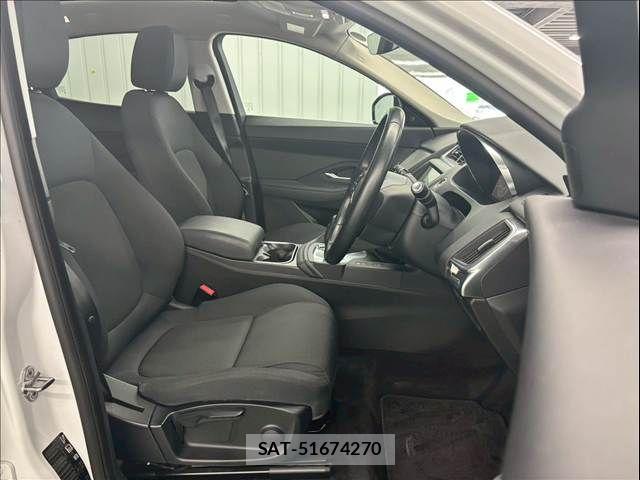 Jaguar E-PACE 2019-06 7724359-6