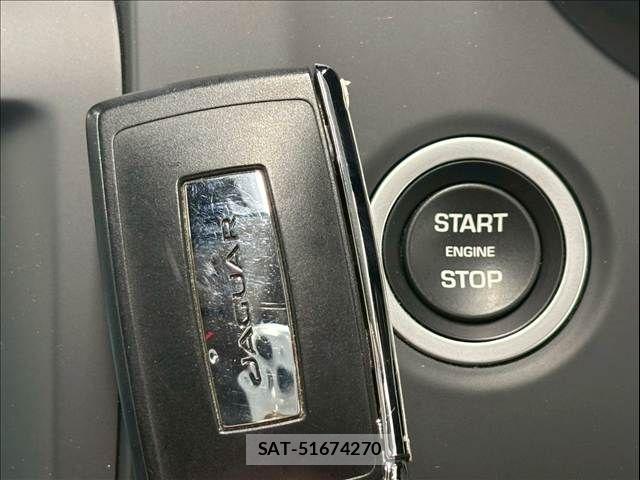 Jaguar E-PACE 2019-06 7724359-8