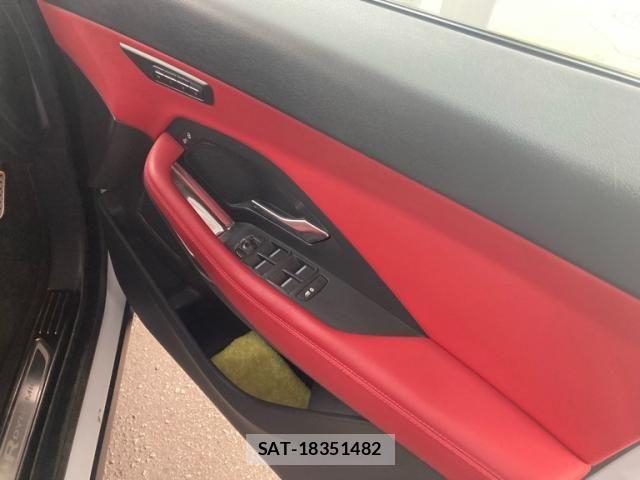 Jaguar E-PACE 2019-08 7724366-11