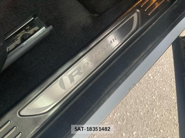 Jaguar E-PACE 2019-08 7724366-12
