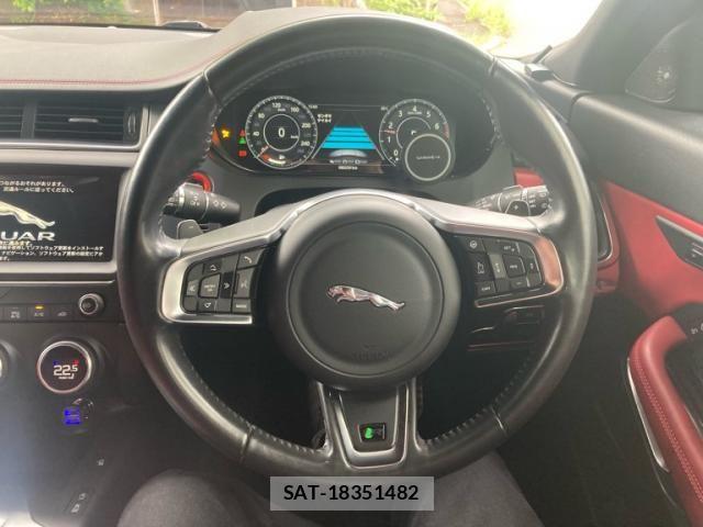 Jaguar E-PACE 2019-08 7724366-13