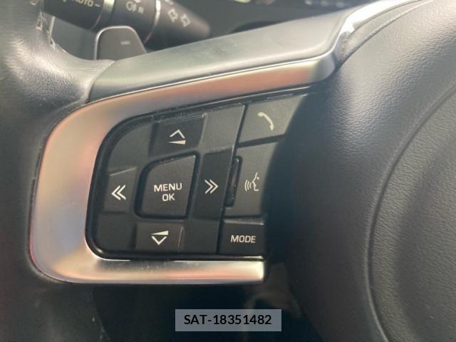Jaguar E-PACE 2019-08 7724366-14