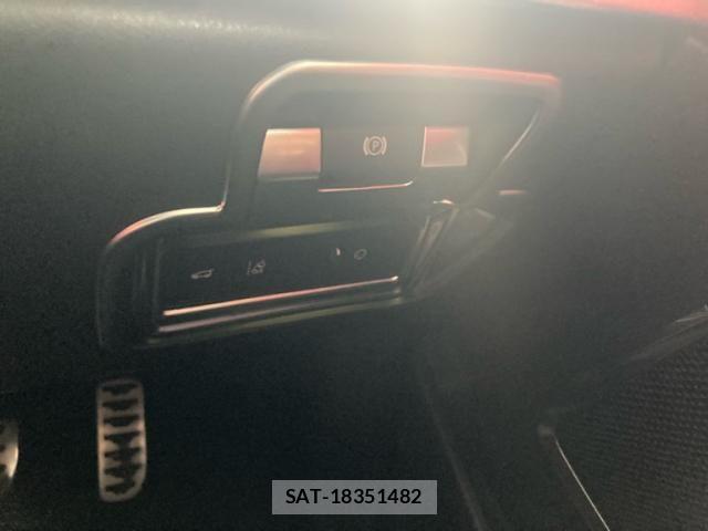 Jaguar E-PACE 2019-08 7724366-18