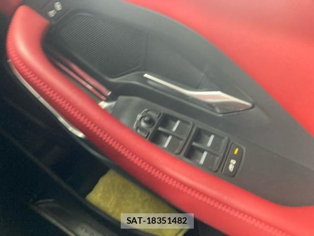 Jaguar E-PACE 2019-08 7724366-20
