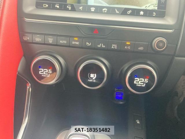 Jaguar E-PACE 2019-08 7724366-23