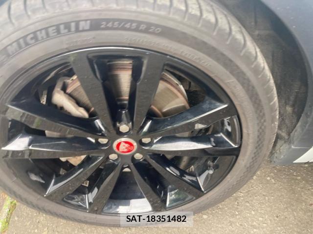 Jaguar E-PACE 2019-08 7724366-4