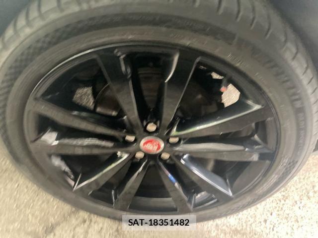 Jaguar E-PACE 2019-08 7724366-5