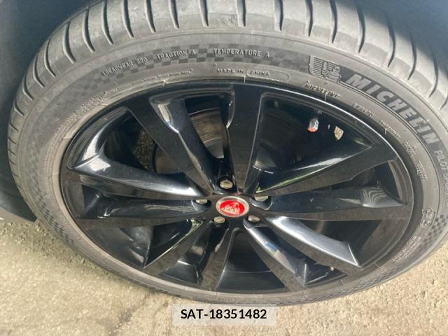 Jaguar E-PACE 2019-08 7724366-6