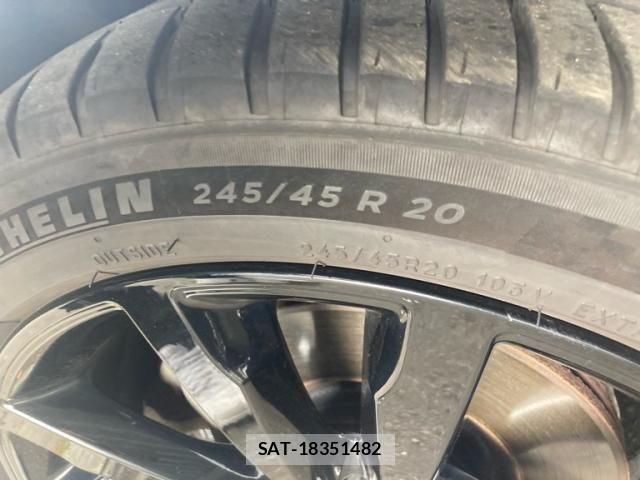 Jaguar E-PACE 2019-08 7724366-8