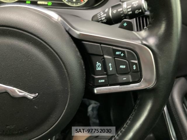 Jaguar E-PACE 2019-01 7962135-13