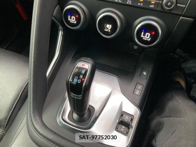 Jaguar E-PACE 2019-01 7962135-15