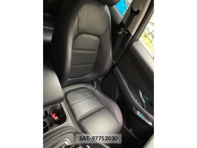 Jaguar E-PACE 2019-01 7962135-17
