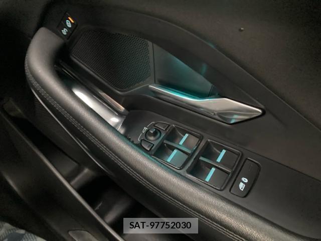 Jaguar E-PACE 2019-01 7962135-18