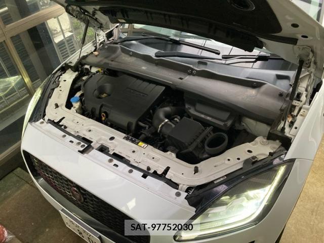 Jaguar E-PACE 2019-01 7962135-20