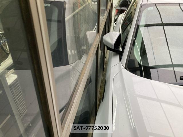 Jaguar E-PACE 2019-01 7962135-22