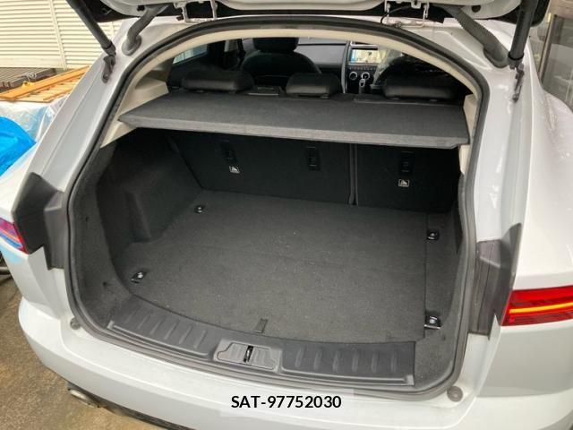 Jaguar E-PACE 2019-01 7962135-25