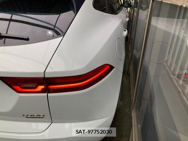 Jaguar E-PACE 2019-01 7962135-26