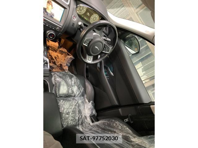 Jaguar E-PACE 2019-01 7962135-6