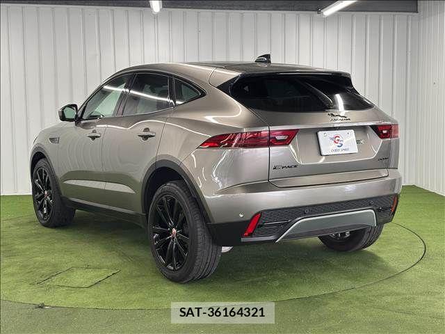 Jaguar E-PACE 2021-09 7962132-16