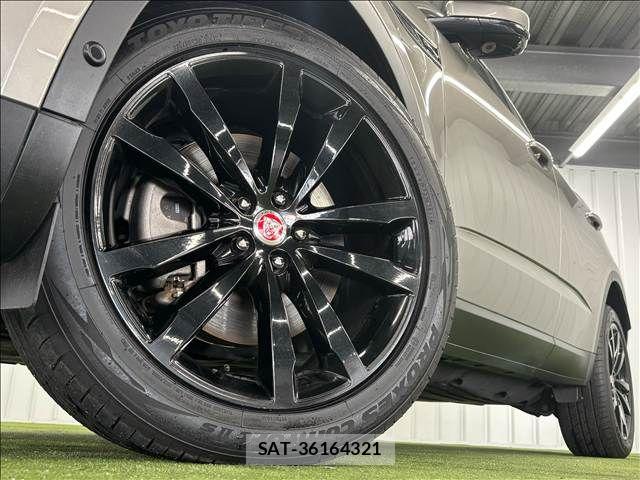 Jaguar E-PACE 2021-09 7962132-18