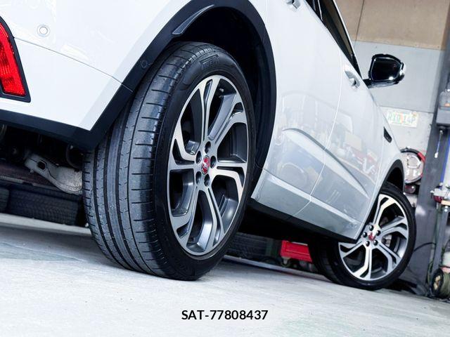 Jaguar E-PACE 2019-02 8130644-11