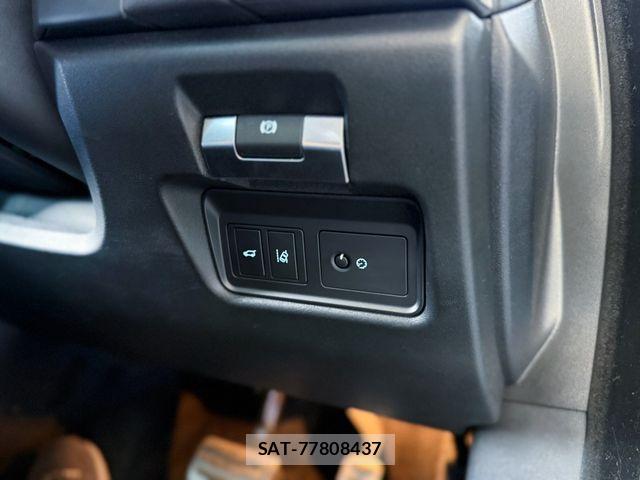 Jaguar E-PACE 2019-02 8130644-16