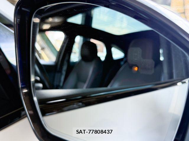 Jaguar E-PACE 2019-02 8130644-21