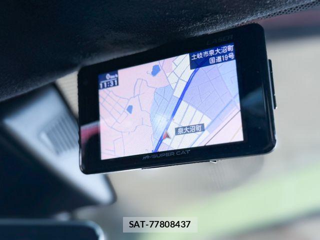 Jaguar E-PACE 2019-02 8130644-22