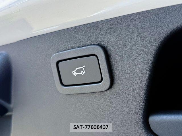 Jaguar E-PACE 2019-02 8130644-29