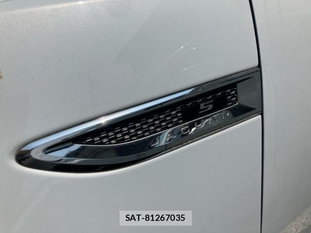 Jaguar E-PACE 2018-03 8207983-9