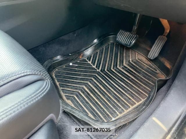 Jaguar E-PACE 2018-03 8207983-11