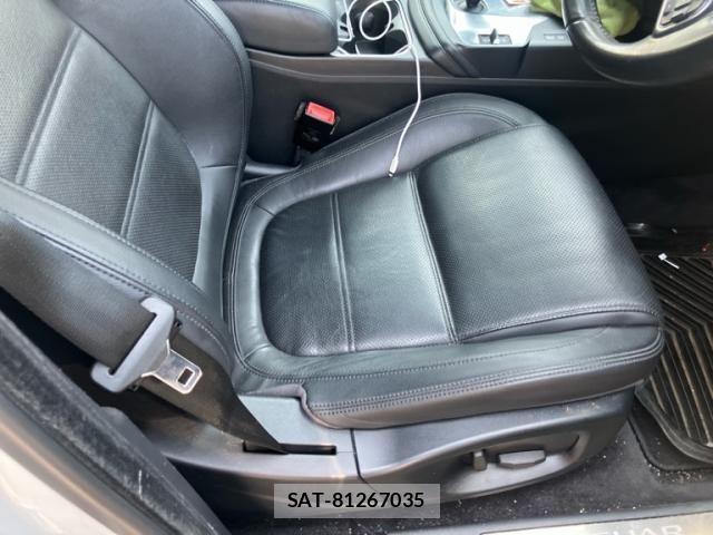 Jaguar E-PACE 2018-03 8207983-12
