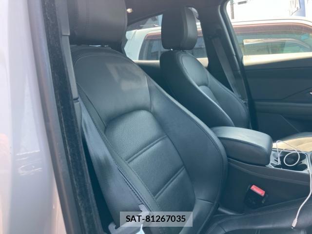 Jaguar E-PACE 2018-03 8207983-13