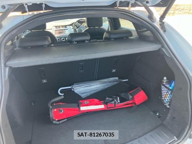 Jaguar E-PACE 2018-03 8207983-16