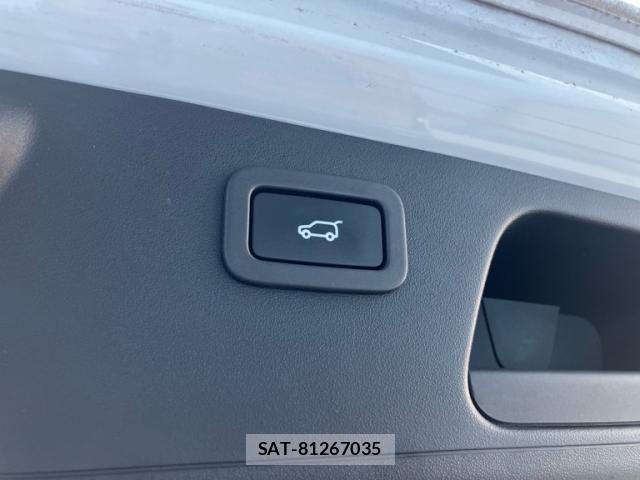 Jaguar E-PACE 2018-03 8207983-17