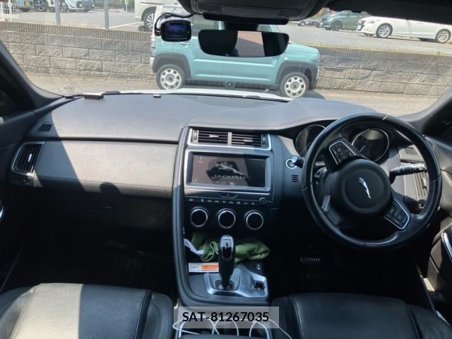 Jaguar E-PACE 2018-03 8207983-18