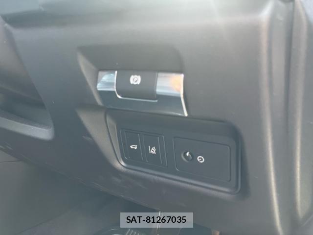 Jaguar E-PACE 2018-03 8207983-21