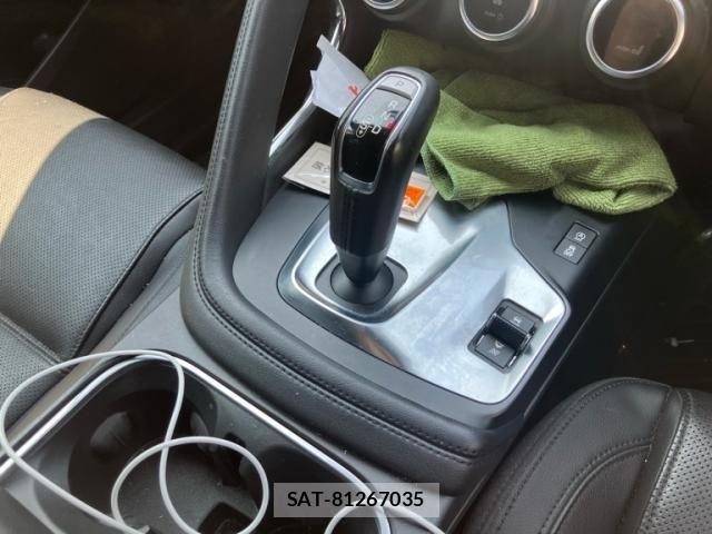 Jaguar E-PACE 2018-03 8207983-22