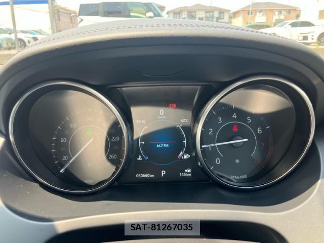Jaguar E-PACE 2018-03 8207983-28