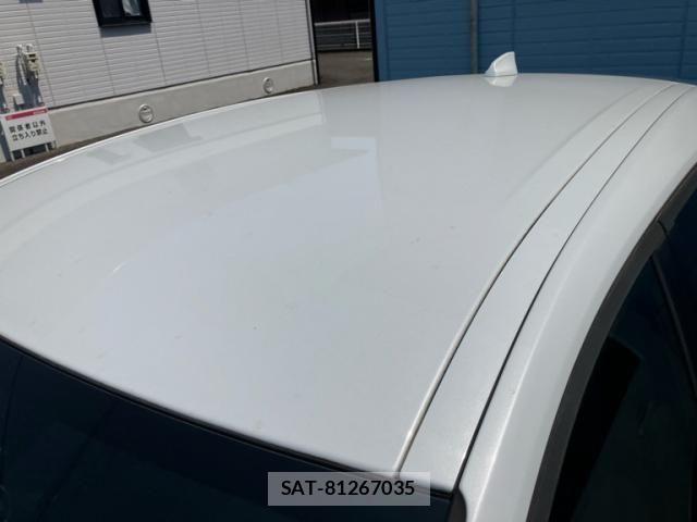 Jaguar E-PACE 2018-03 8207983-6