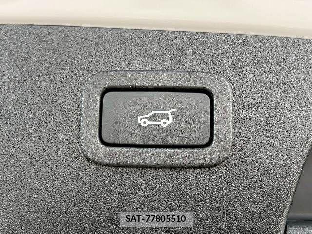 Jaguar E-PACE 2018-05 8245491-10