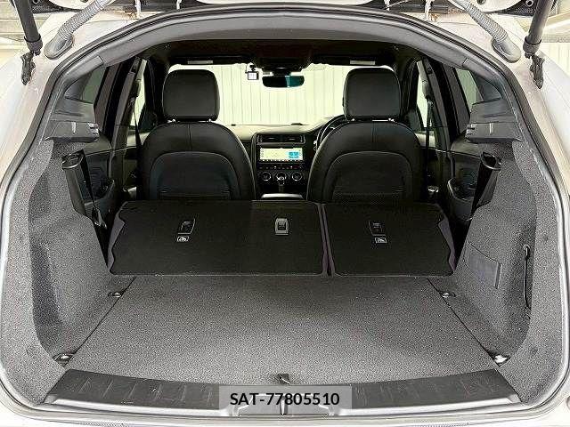 Jaguar E-PACE 2018-05 8245491-17