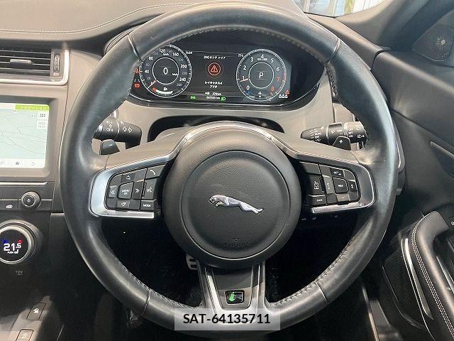 Jaguar E-PACE 2019-09 8314894-10