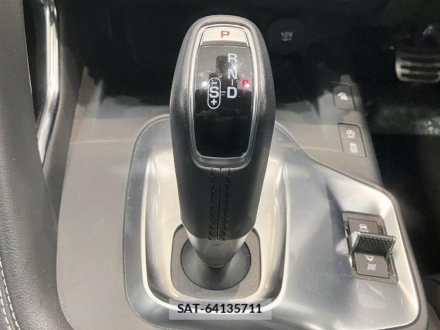 Jaguar E-PACE 2019-09 8314894-11