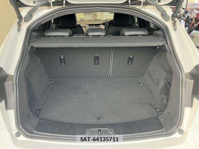 Jaguar E-PACE 2019-09 8314894-13